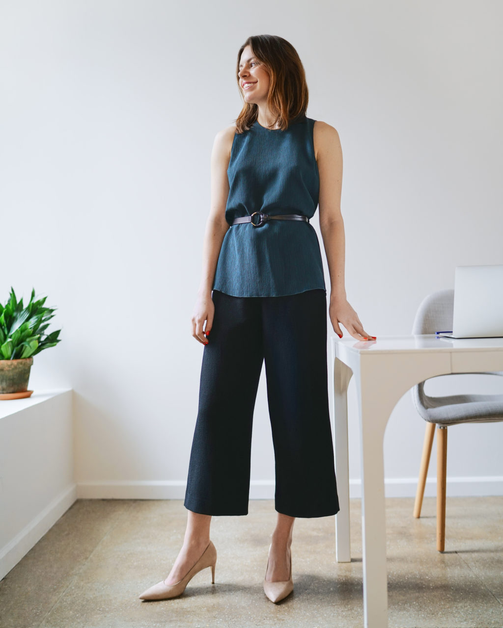 8 Outfit Ideas with Wide Leg Pants