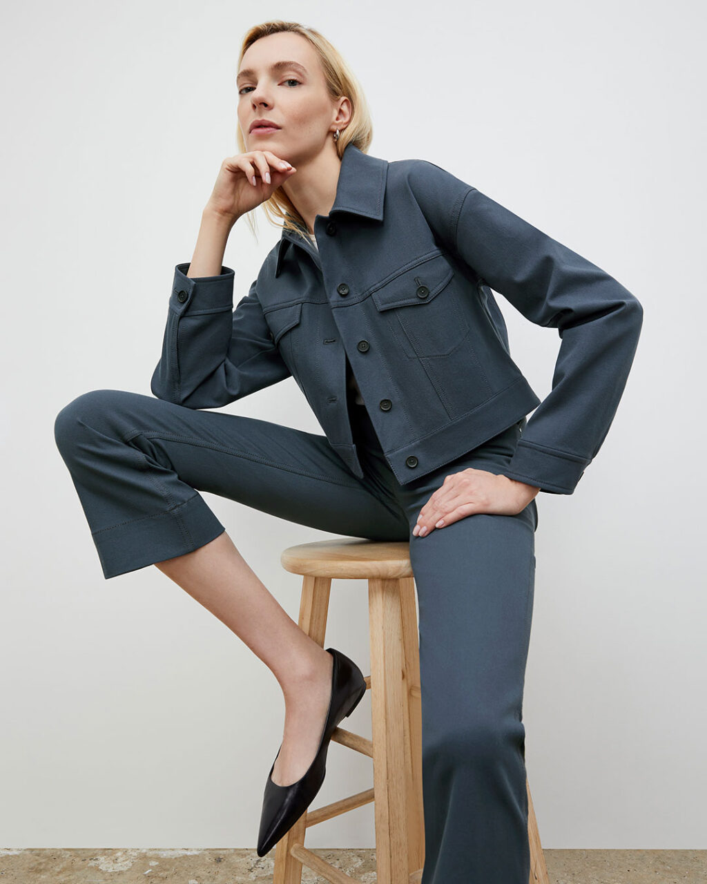 How to Wear Navy and Black Together 5 Chic Looks for Work