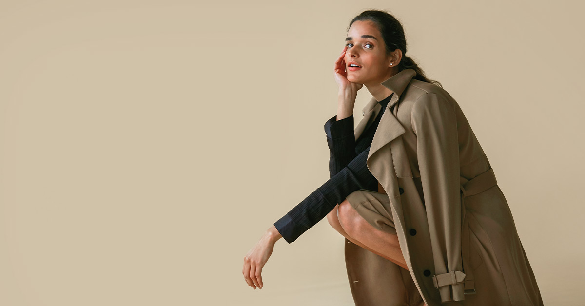 How To Glamorously Pair Black and Khaki