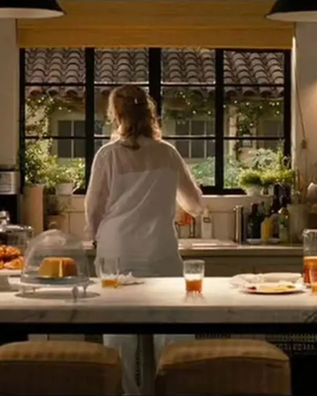 Header 060223 5 Outfits Inspired By The Kitchens In Nancy Meyers Movies 