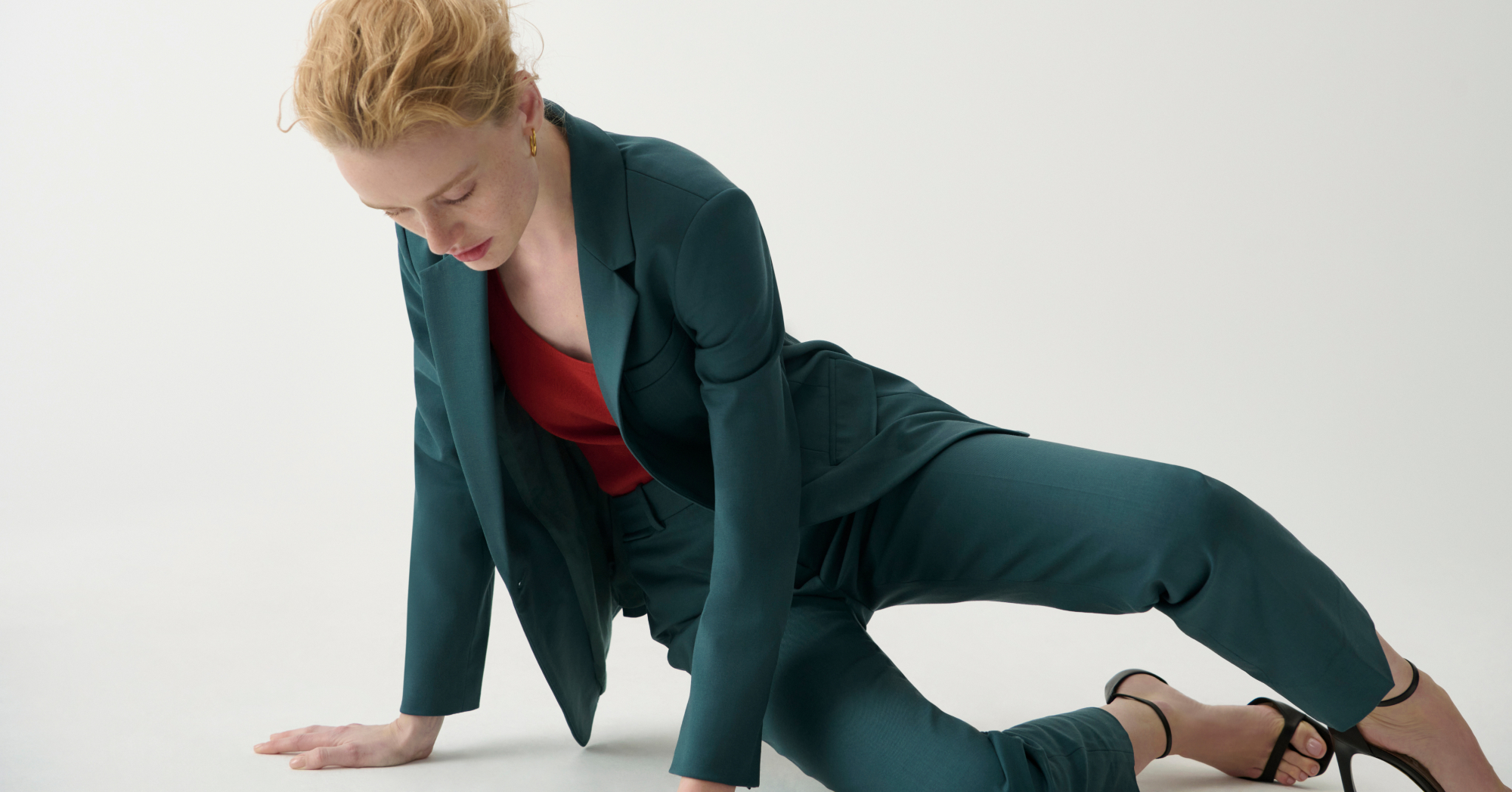 How Two Pro Stylists Incorporate Bright Colors Into Outfits